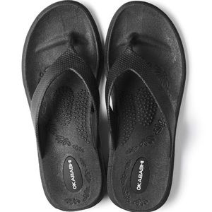 OKABASHI Maui Womens Black Floral Flip Flop Sandals